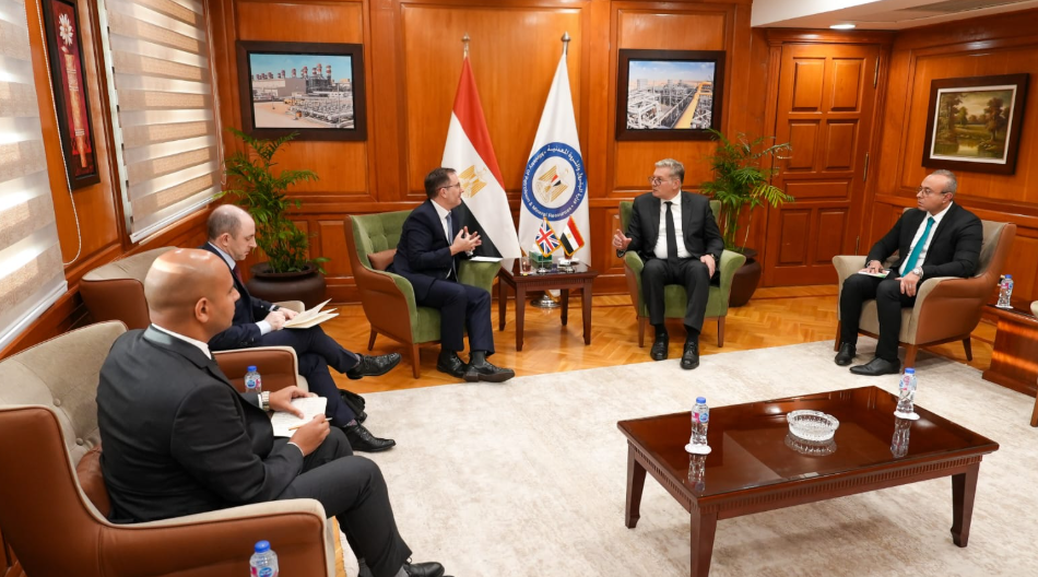 مباحثات مصرية بريطانية في مجالي البترول والتعدين