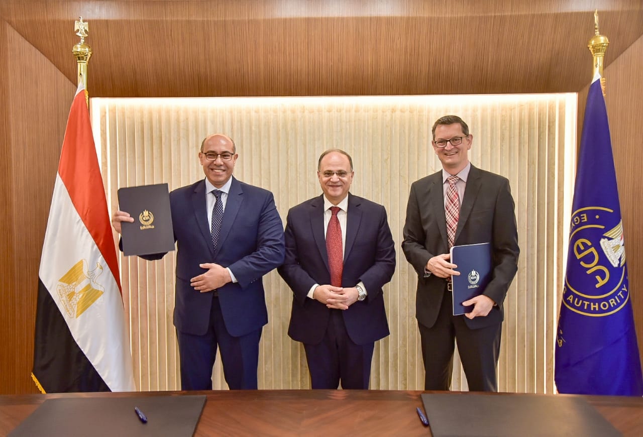 رئيس هيئة الدواء يجتمع مع ممثلي شركة EXTEDO