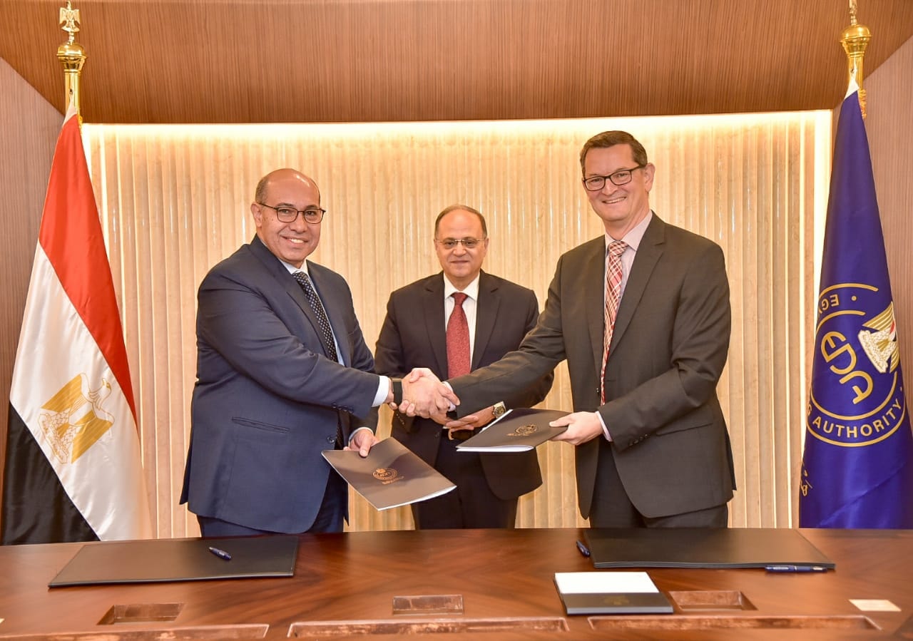 رئيس هيئة الدواء يجتمع مع ممثلي شركة EXTEDO