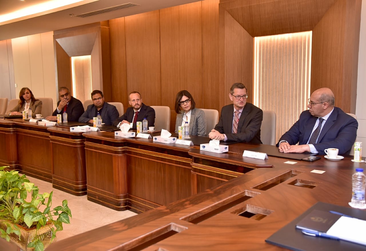 رئيس هيئة الدواء يجتمع مع ممثلي شركة EXTEDO