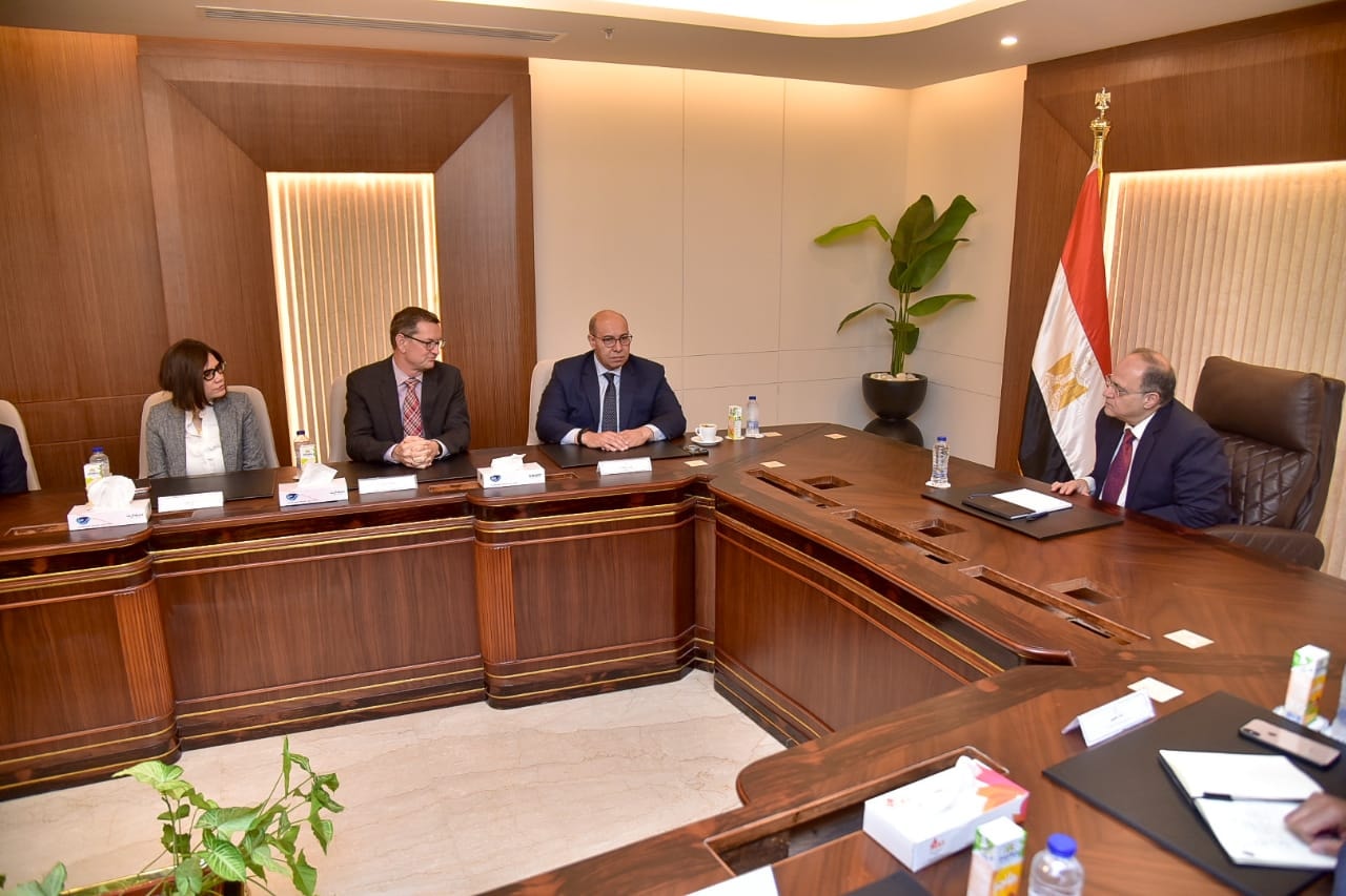 رئيس هيئة الدواء يجتمع مع ممثلي شركة EXTEDO