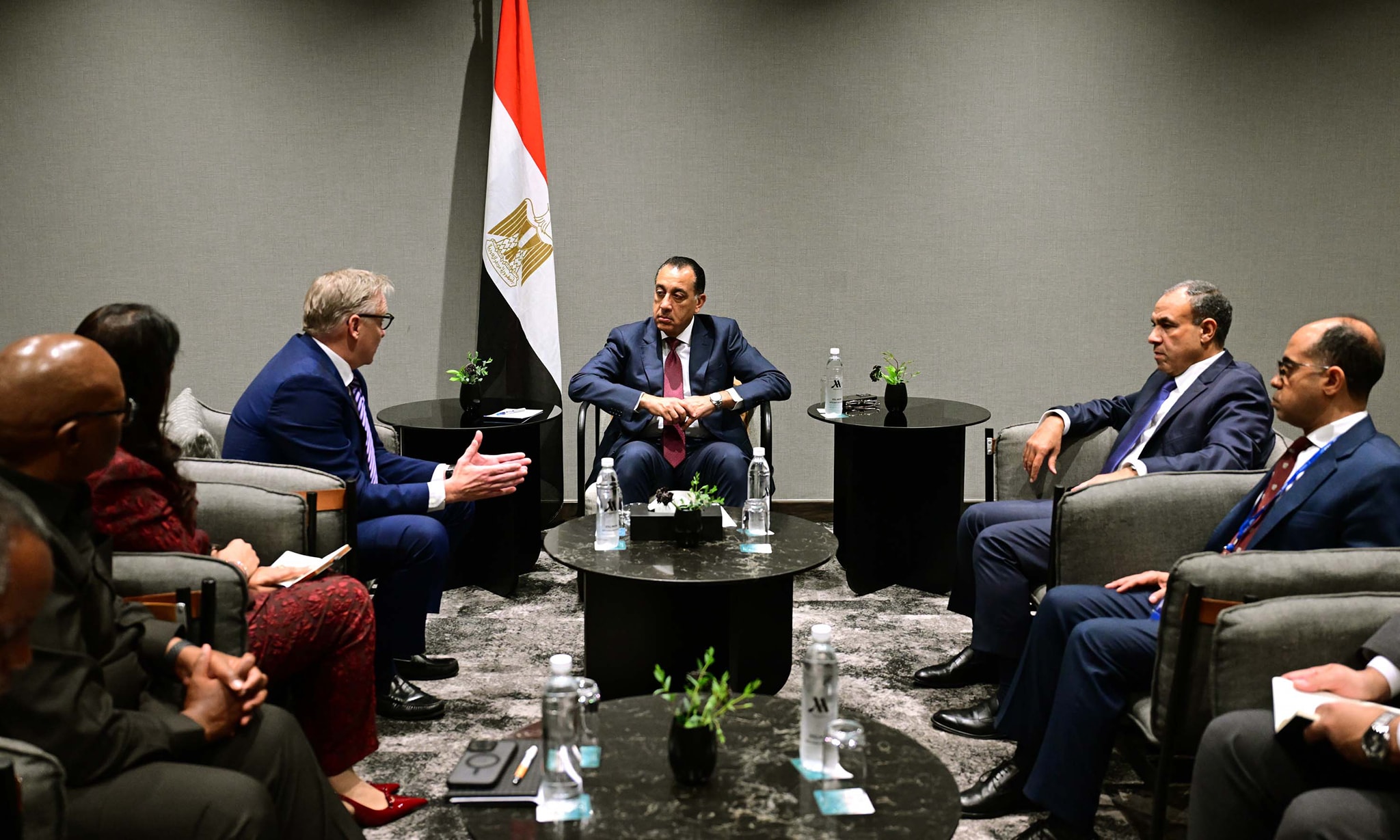 رئيس الوزراء يلتقي مسئولي شركة أنجلو جولد أشانتي