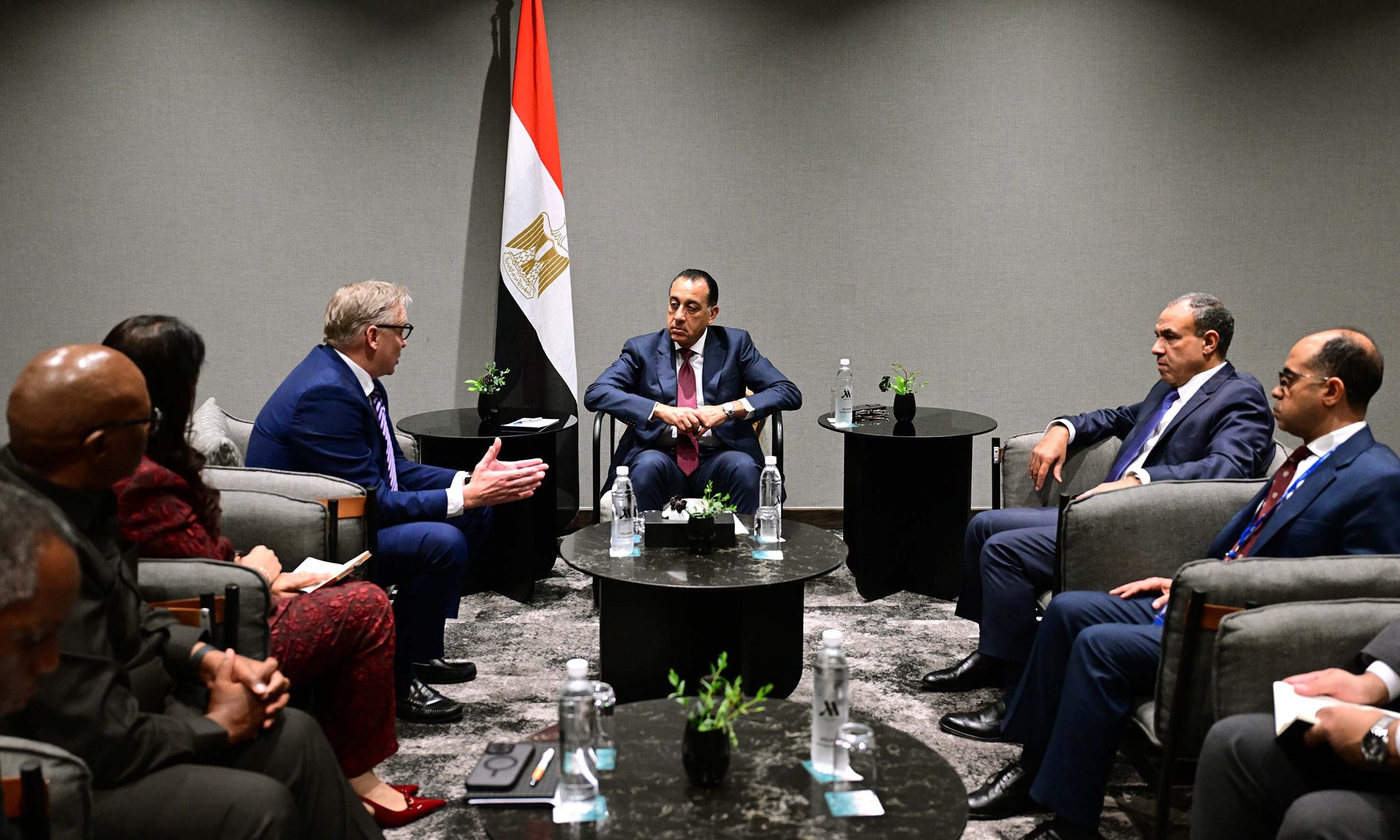 رئيس الوزراء يلتقي مسئولي شركة أنجلو جولد أشانتي