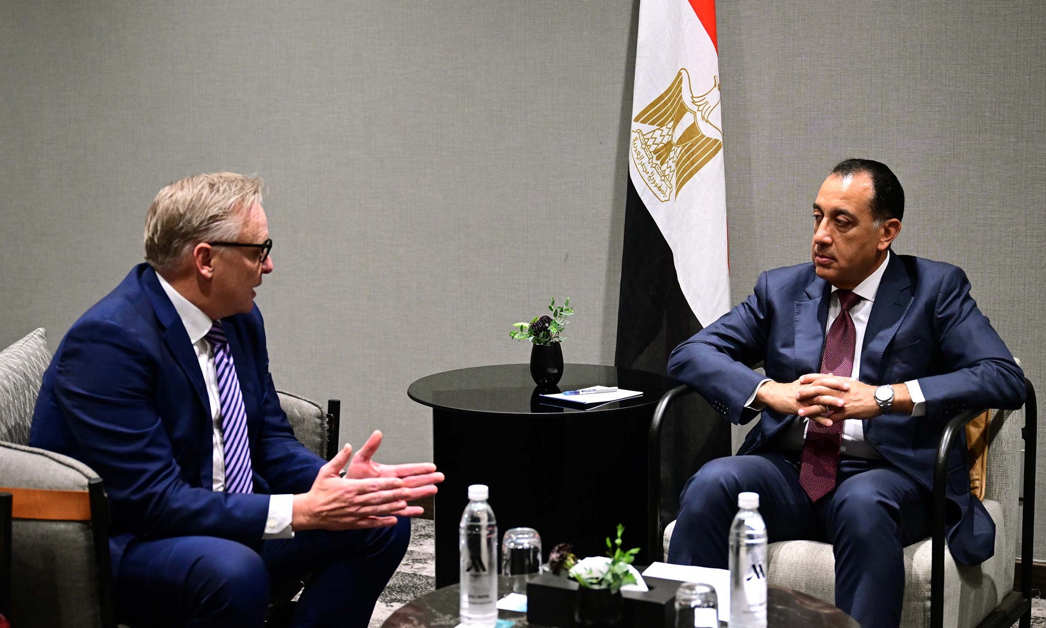 رئيس الوزراء يلتقي مسئولي شركة أنجلو جولد أشانتي