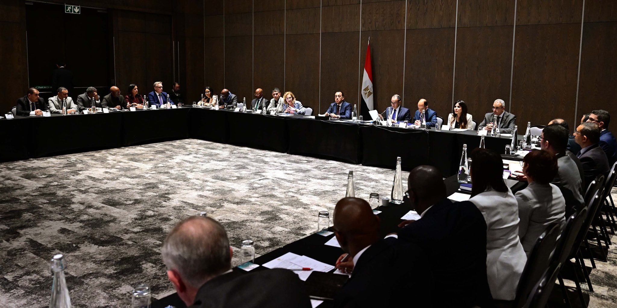 مدبولي يجتمع مع ممثلي كبريات الشركات والمؤسسات الفكرية