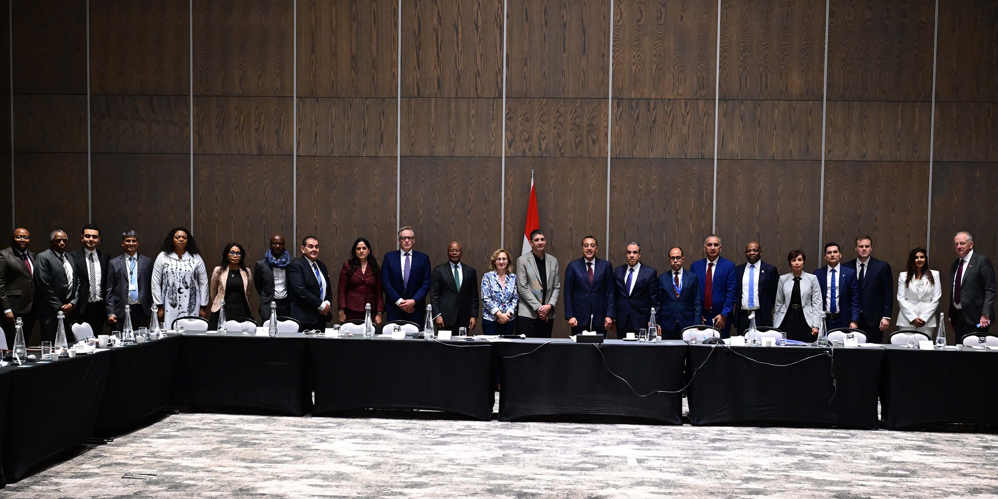 مدبولي يجتمع مع ممثلي كبريات الشركات والمؤسسات الفكرية