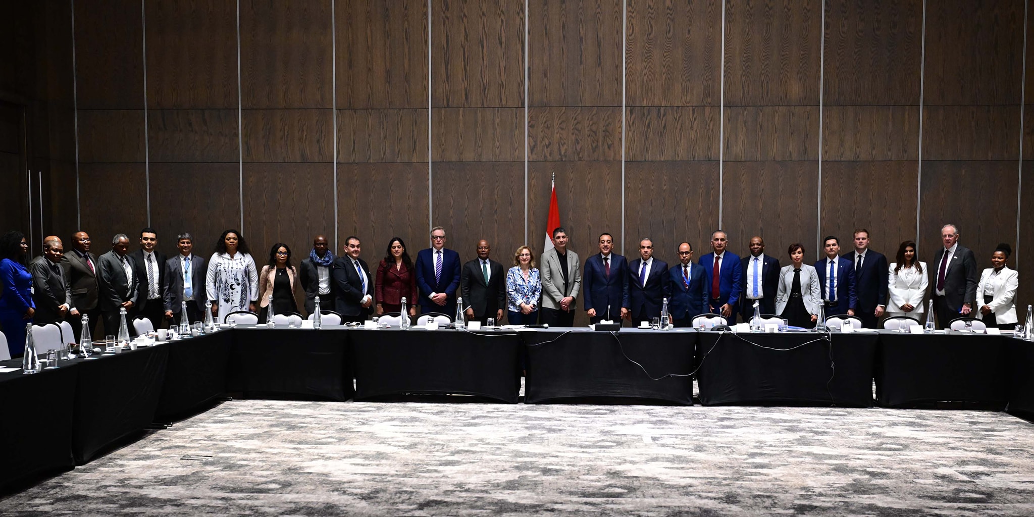 مدبولي يجتمع مع ممثلي كبريات الشركات والمؤسسات الفكرية