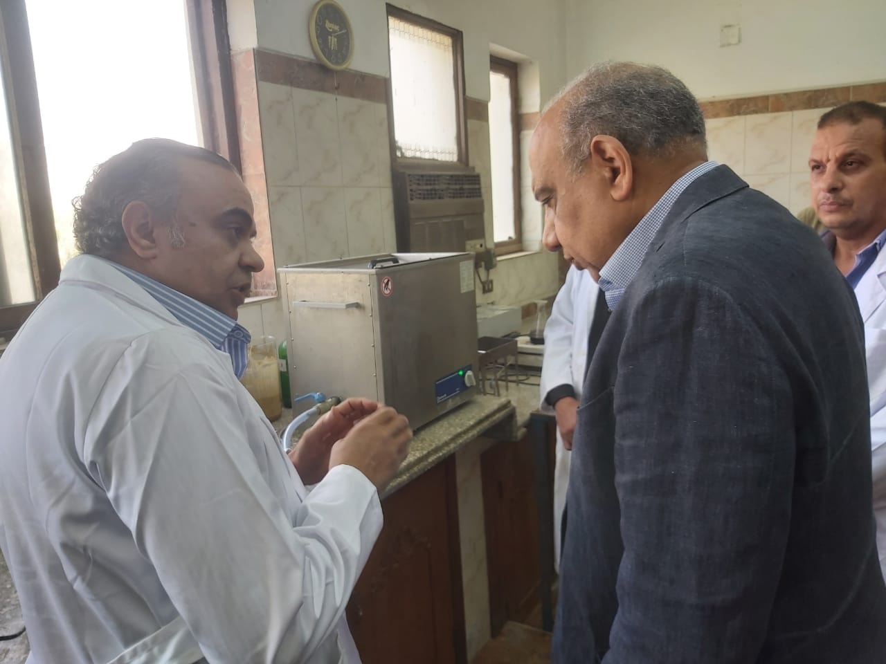 وزير الكهرباء يتفقد مجمع الوحدات التكنولوجية بأنشاص