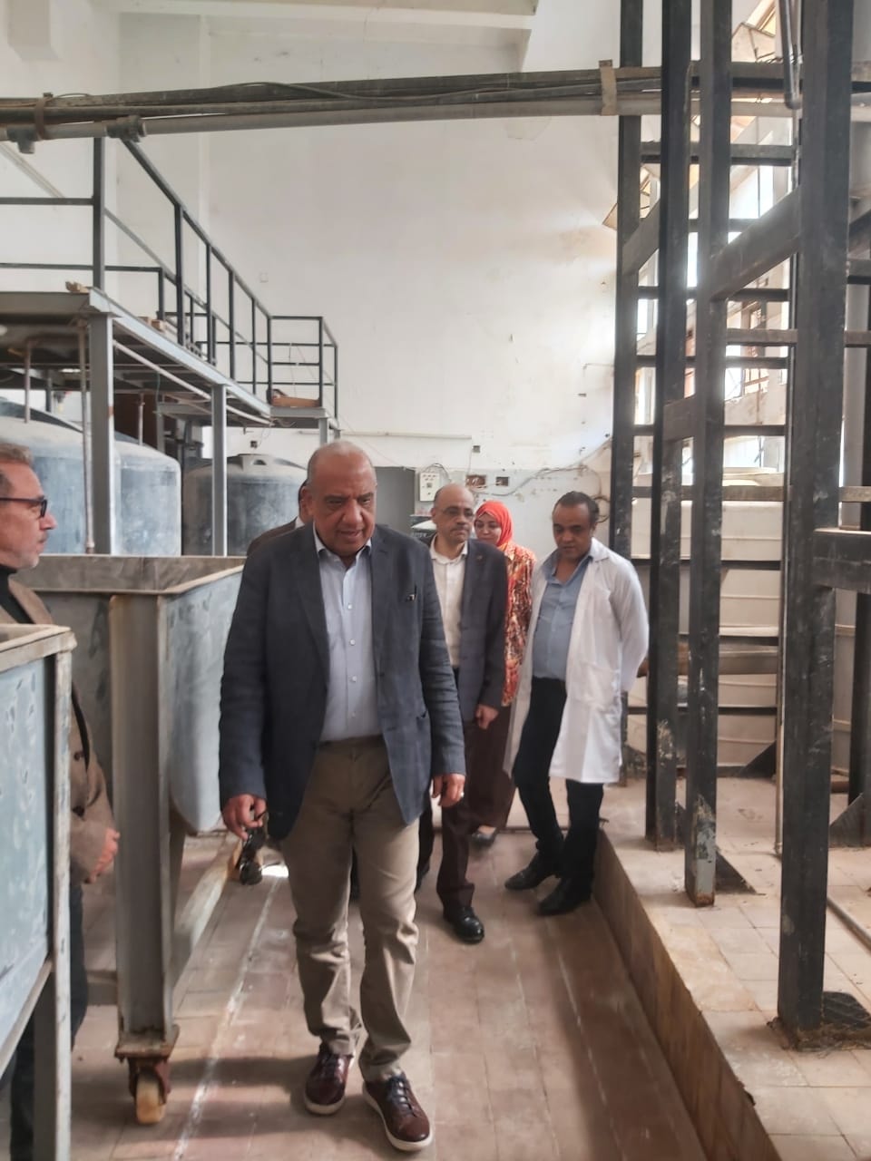 وزير الكهرباء يتفقد مجمع الوحدات التكنولوجية بأنشاص
