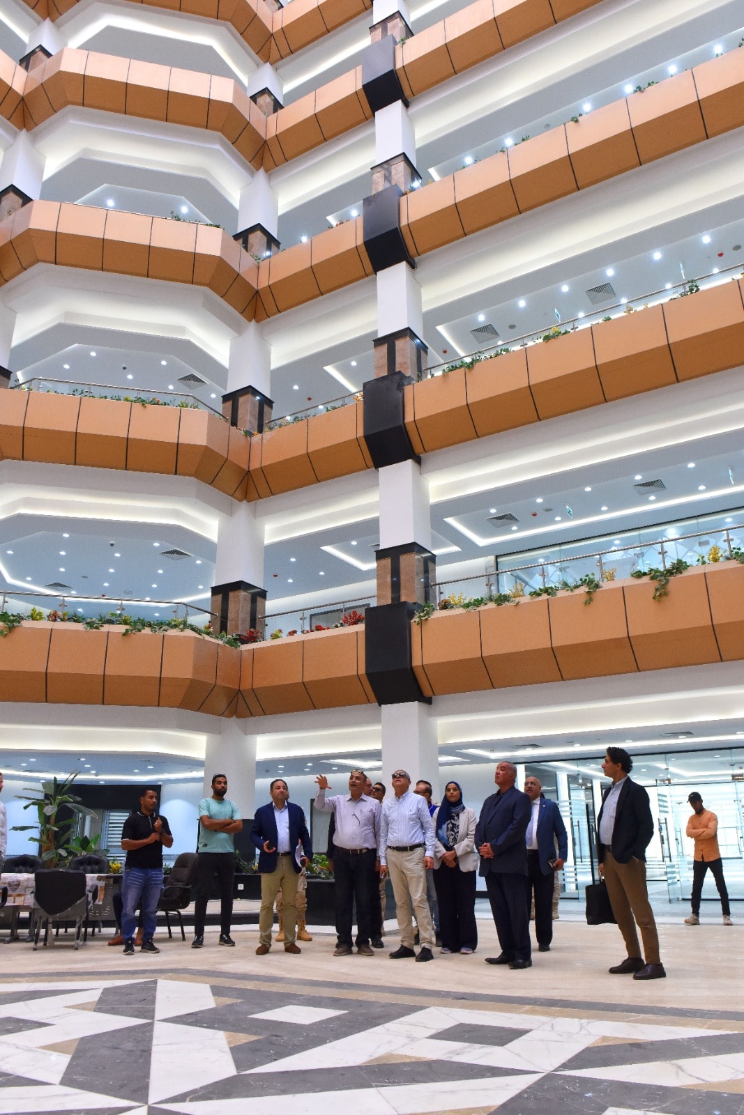 رئيس هيئة الاستثمار يقوم بجولة تفقدية لمشروعات مدينة الجلالة 