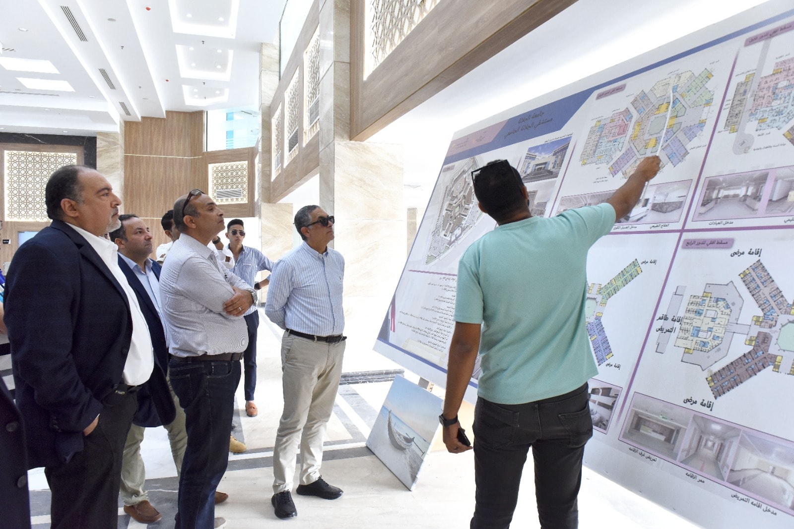 رئيس هيئة الاستثمار يقوم بجولة تفقدية لمشروعات مدينة الجلالة 