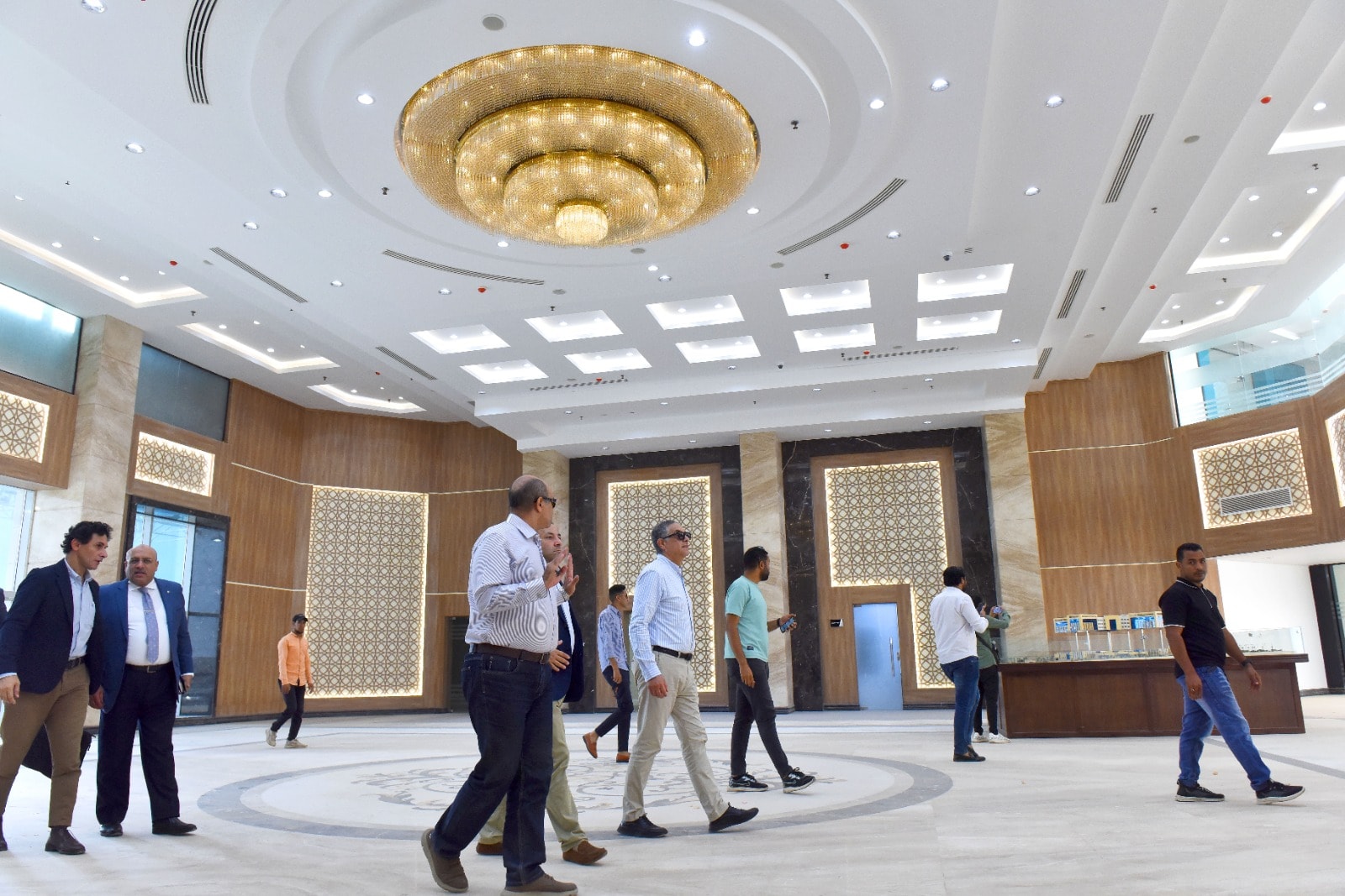 رئيس هيئة الاستثمار يقوم بجولة تفقدية لمشروعات مدينة الجلالة 