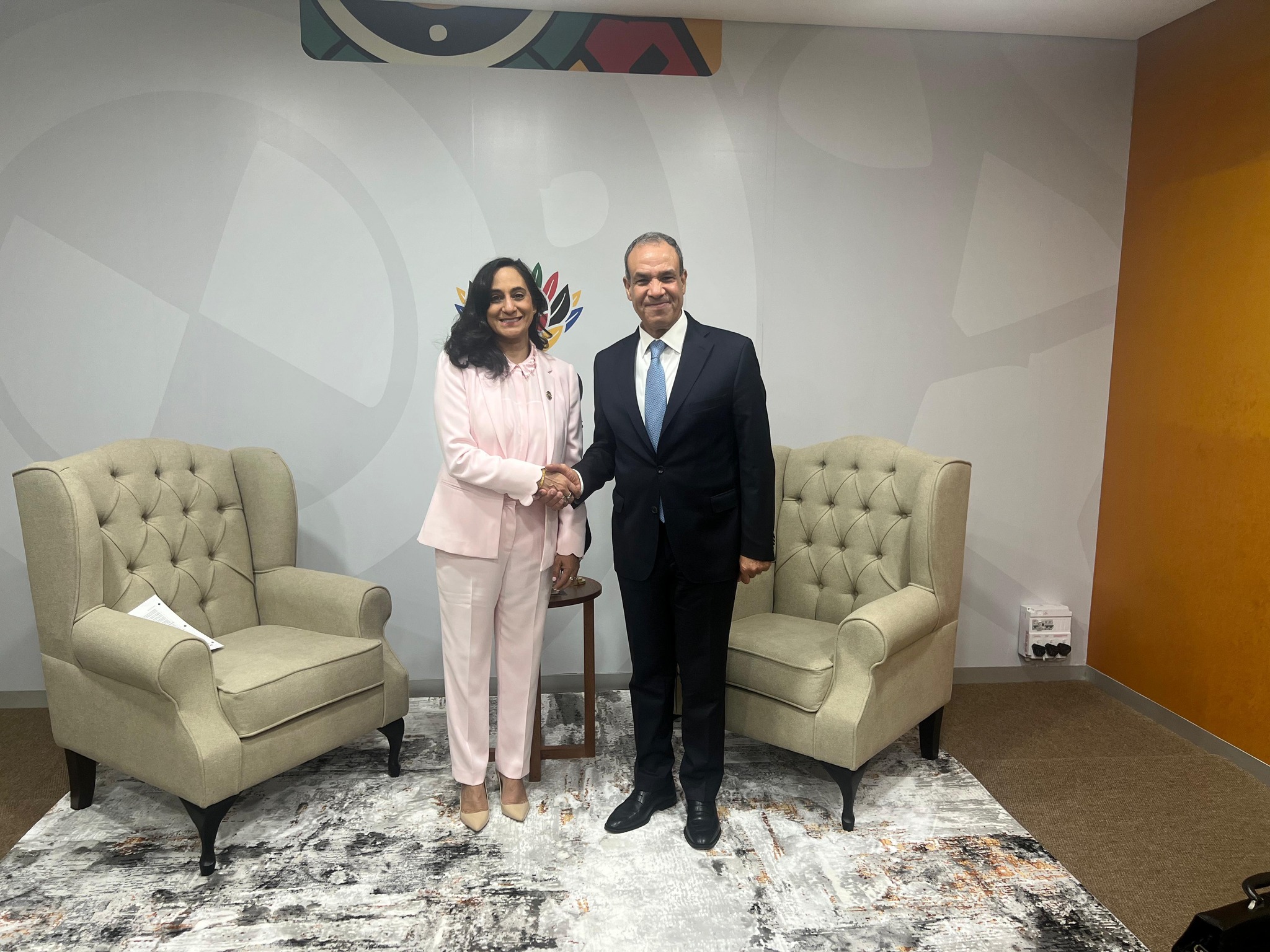 وزير الخارجية يلتقي وزيرة خارجية كندا