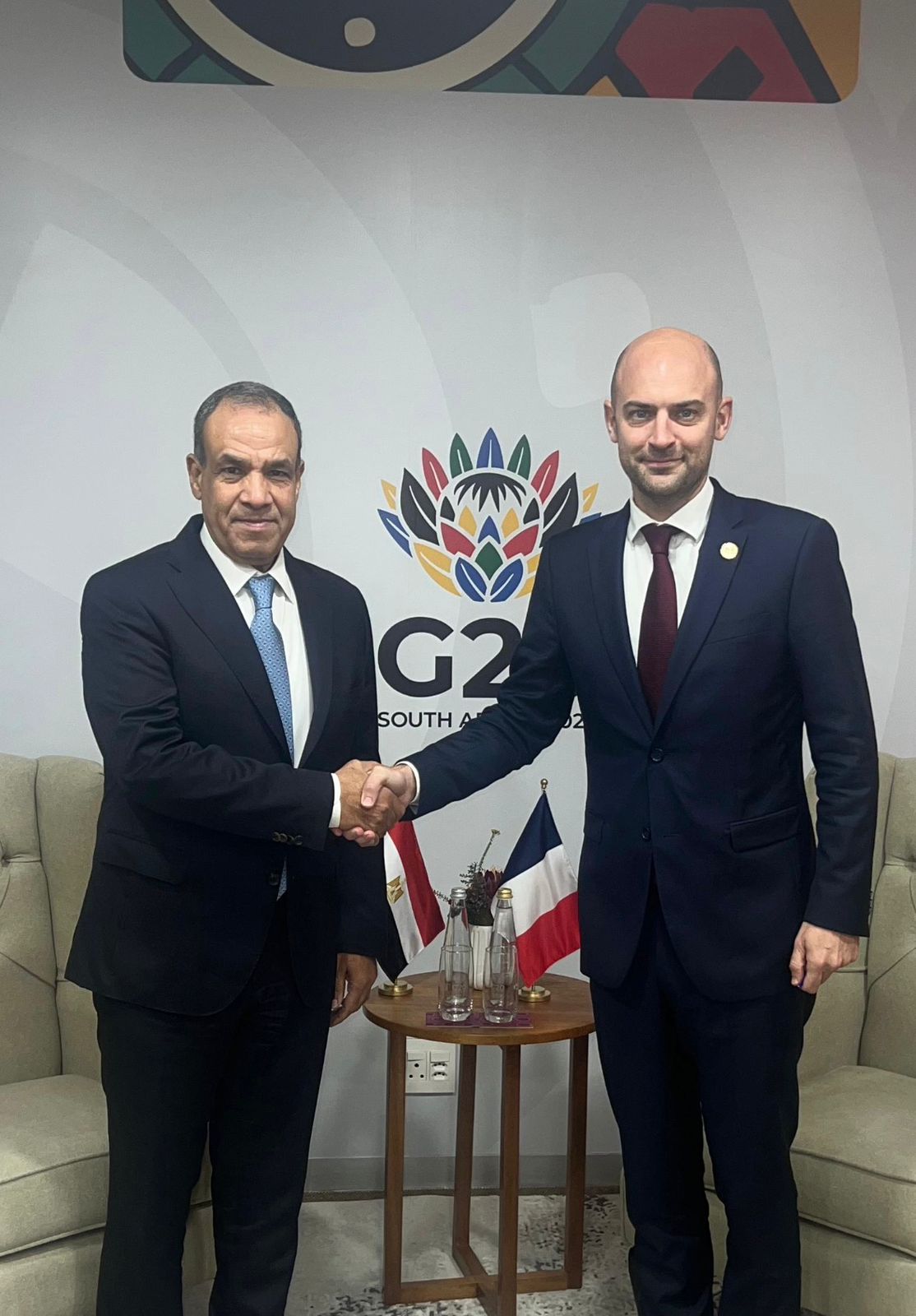 وزير الخارجية يلتقى مع نظيره الفرنسي