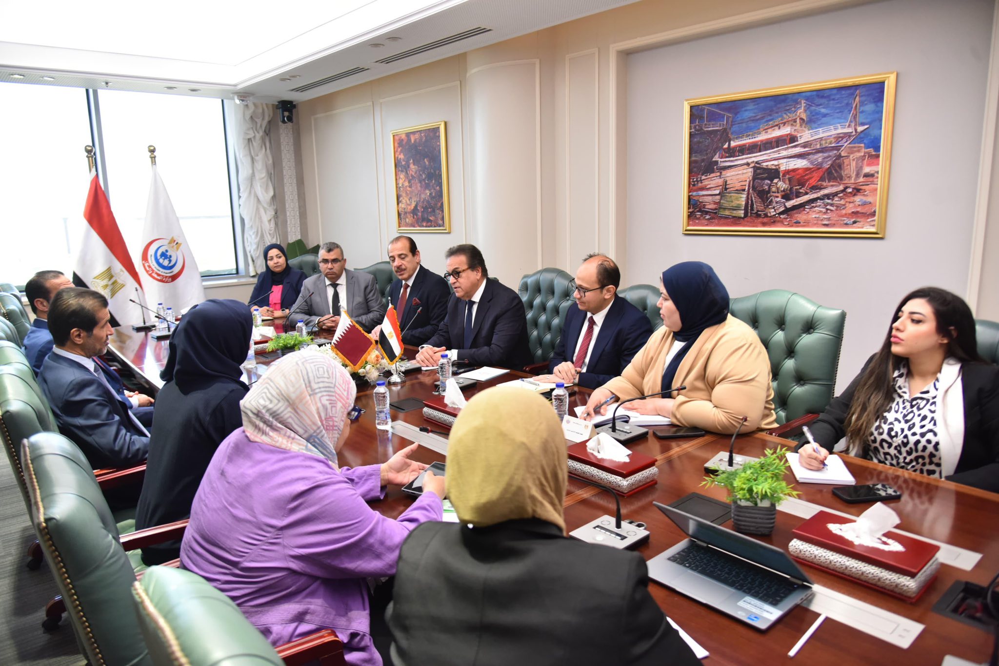 وزير الصحة يستقبل سفير قطر