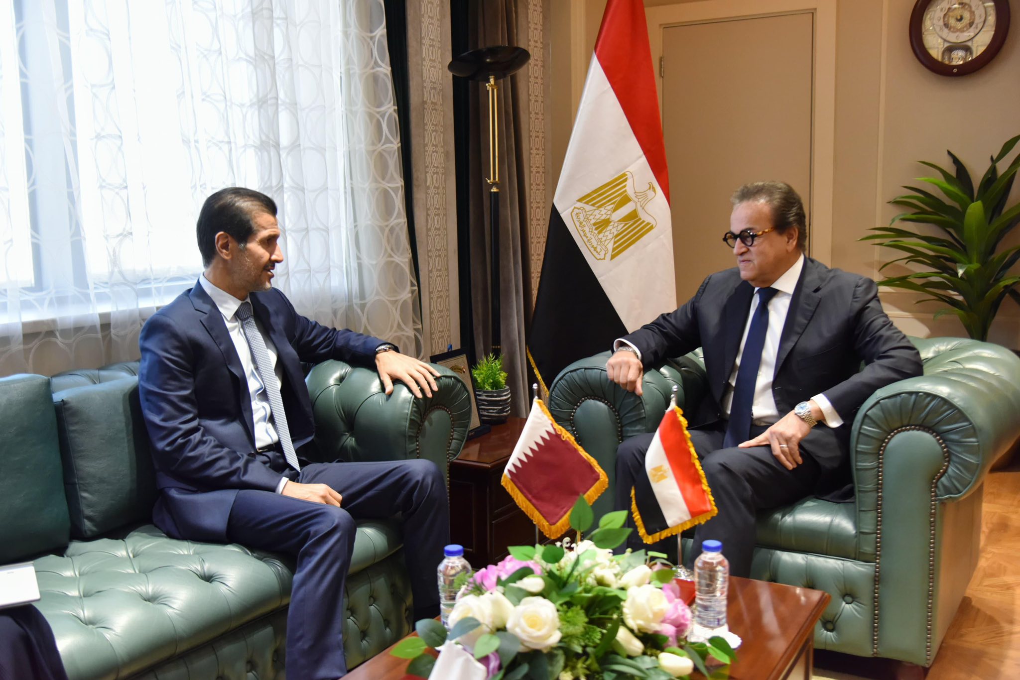 وزير الصحة يستقبل سفير قطر