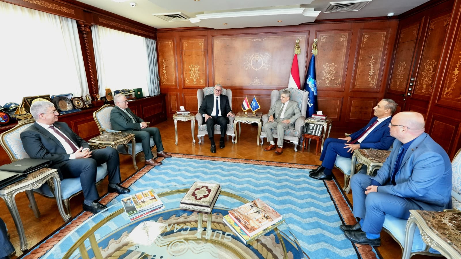 توقيع مذكرة تفاهم بين وزارة البترول وهيئة قناة السويس