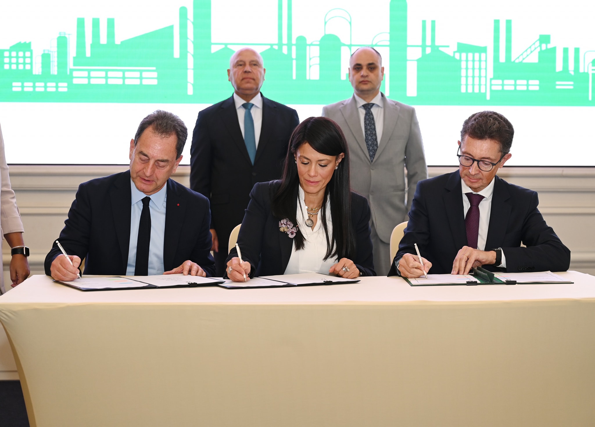 الجلسة التعريفية بسبل الاستفادة من برنامج الصناعة الخضراء المستدامة