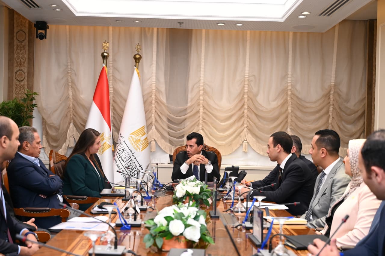 وزير الشباب والرياضة يستقبل ممثل رابطة الدوري الإسباني لاليغا