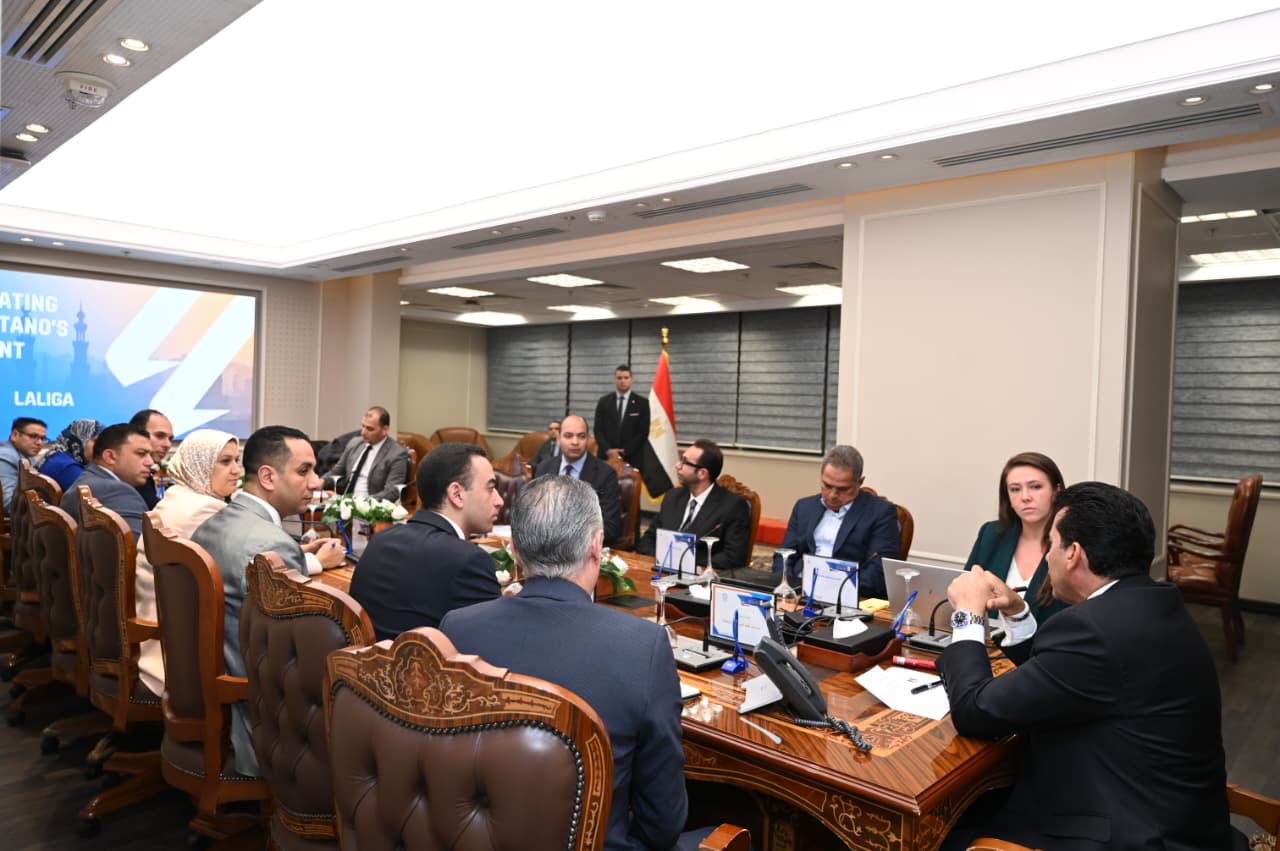 وزير الشباب والرياضة يستقبل ممثل رابطة الدوري الإسباني لاليغا