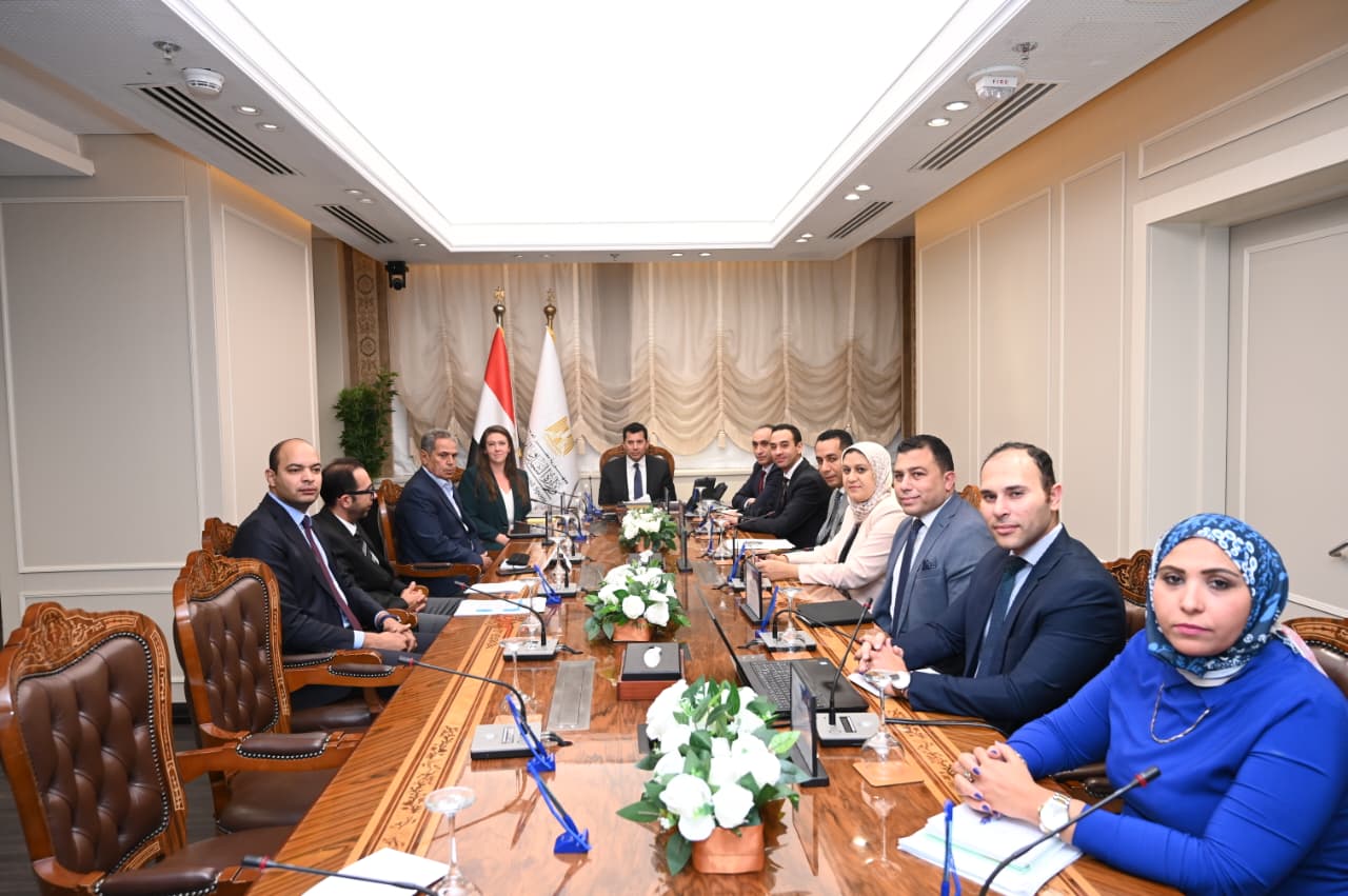 وزير الشباب والرياضة يستقبل ممثل رابطة الدوري الإسباني لاليغا