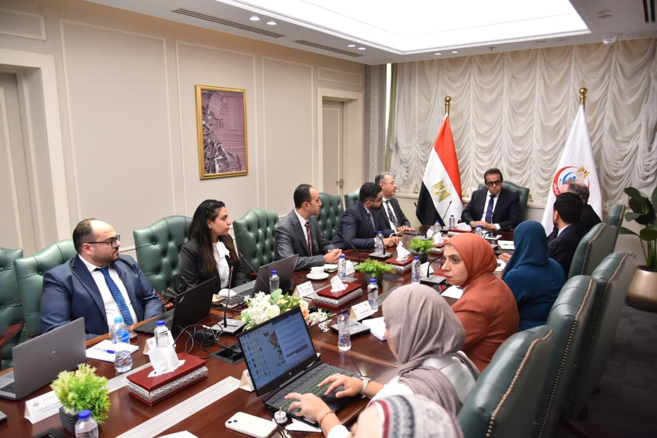 وزير الصحة يبحث إطلاق المنصة الموحدة للمبادرات الرئاسية الصحية