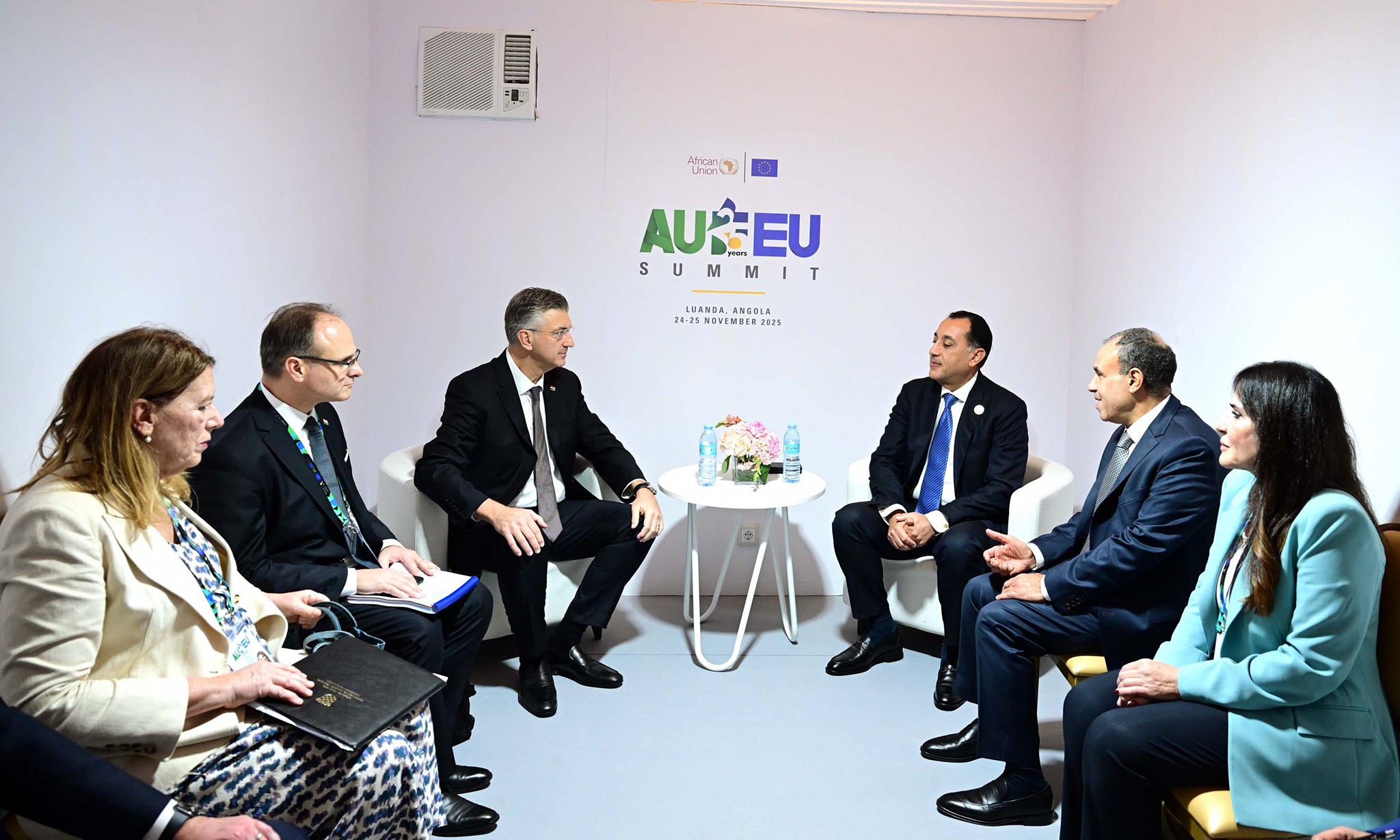 رئيس الوزراء يلتقي رئيس وزراء جمهورية كرواتيا