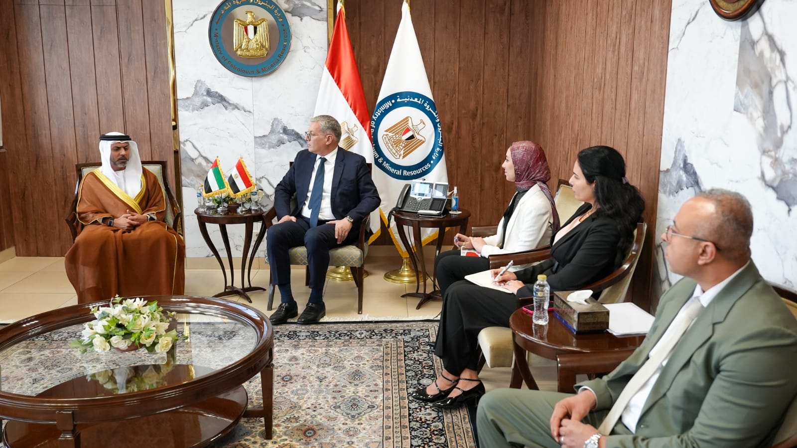 وزير البترول يلتقي سفير الإمارات