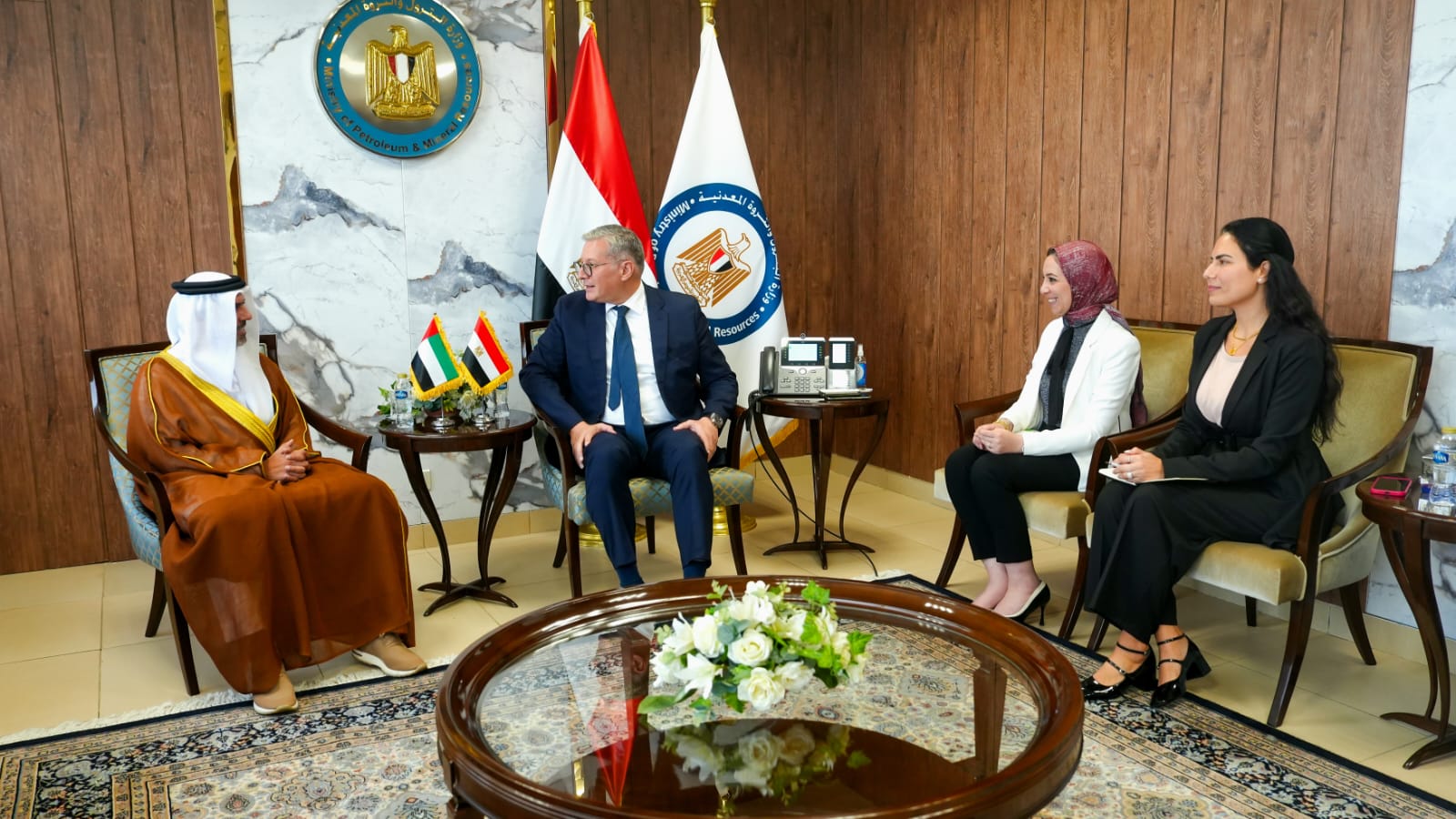 وزير البترول يلتقي سفير الإمارات