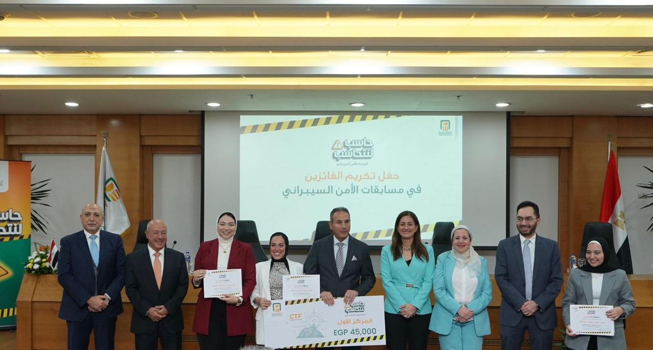 البنك الأهلي المصرى يكرم العاملين الفائزين في فعاليات التوعية بالأمن السيبراني