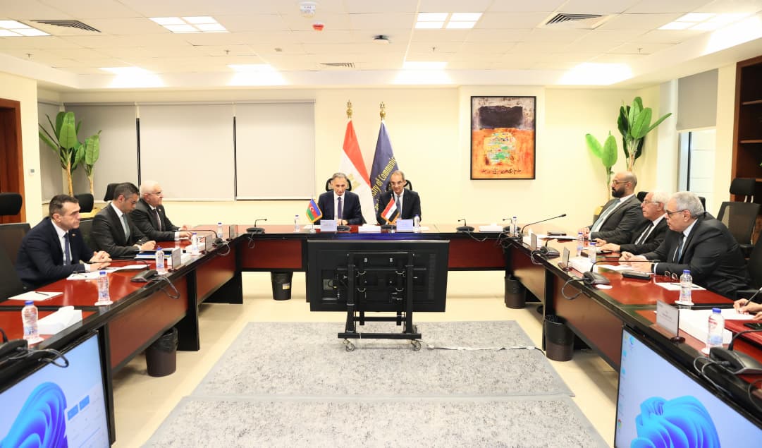 وزير الاتصالات يجتمع مع وزير التنمية الرقمية والنقل الأذربيجانى