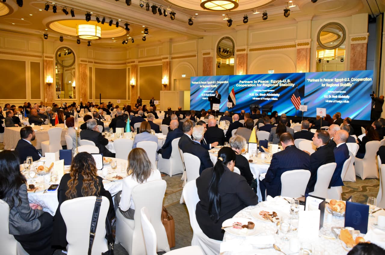 لقاء بدر عبد العاطى وزير الخارجية مع أعضاء غرفة التجارة الأمريكية فى مصر