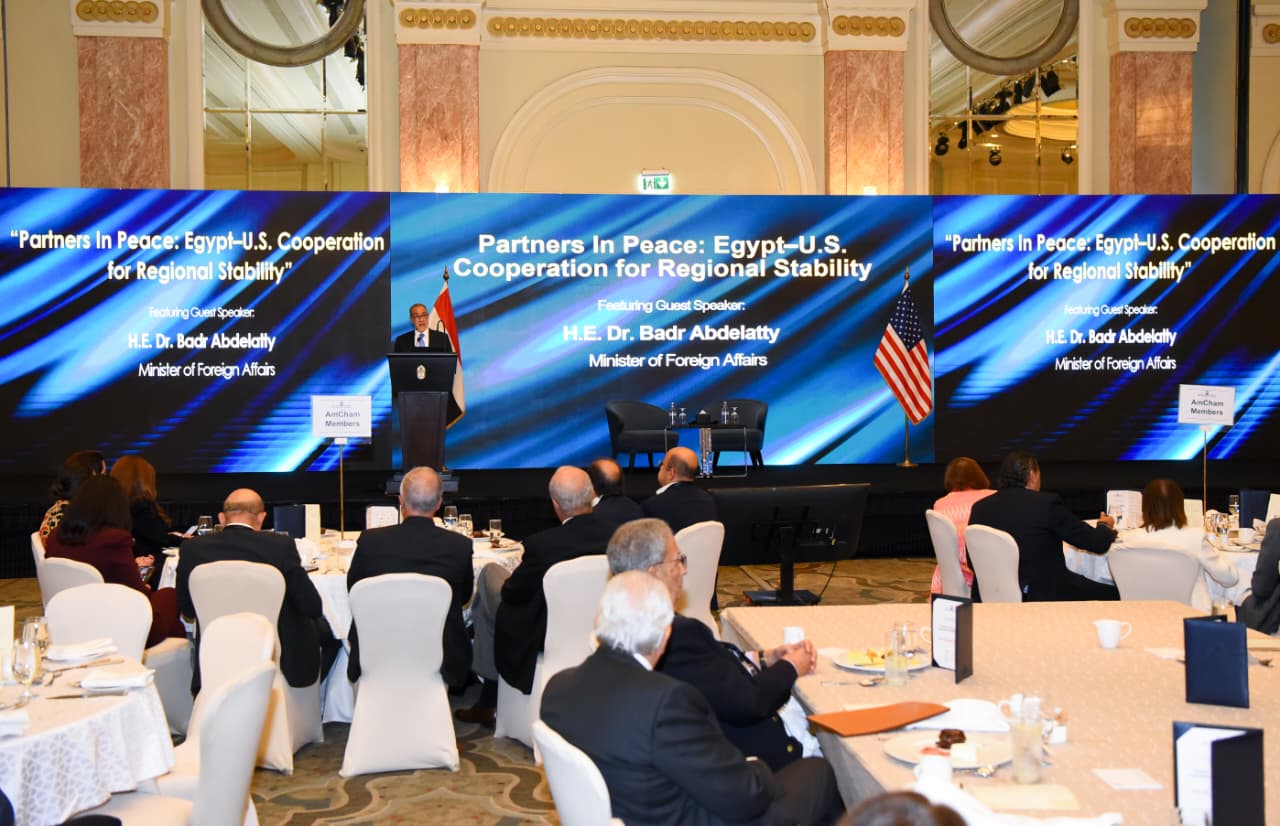 لقاء بدر عبد العاطى وزير الخارجية مع أعضاء غرفة التجارة الأمريكية فى مصر