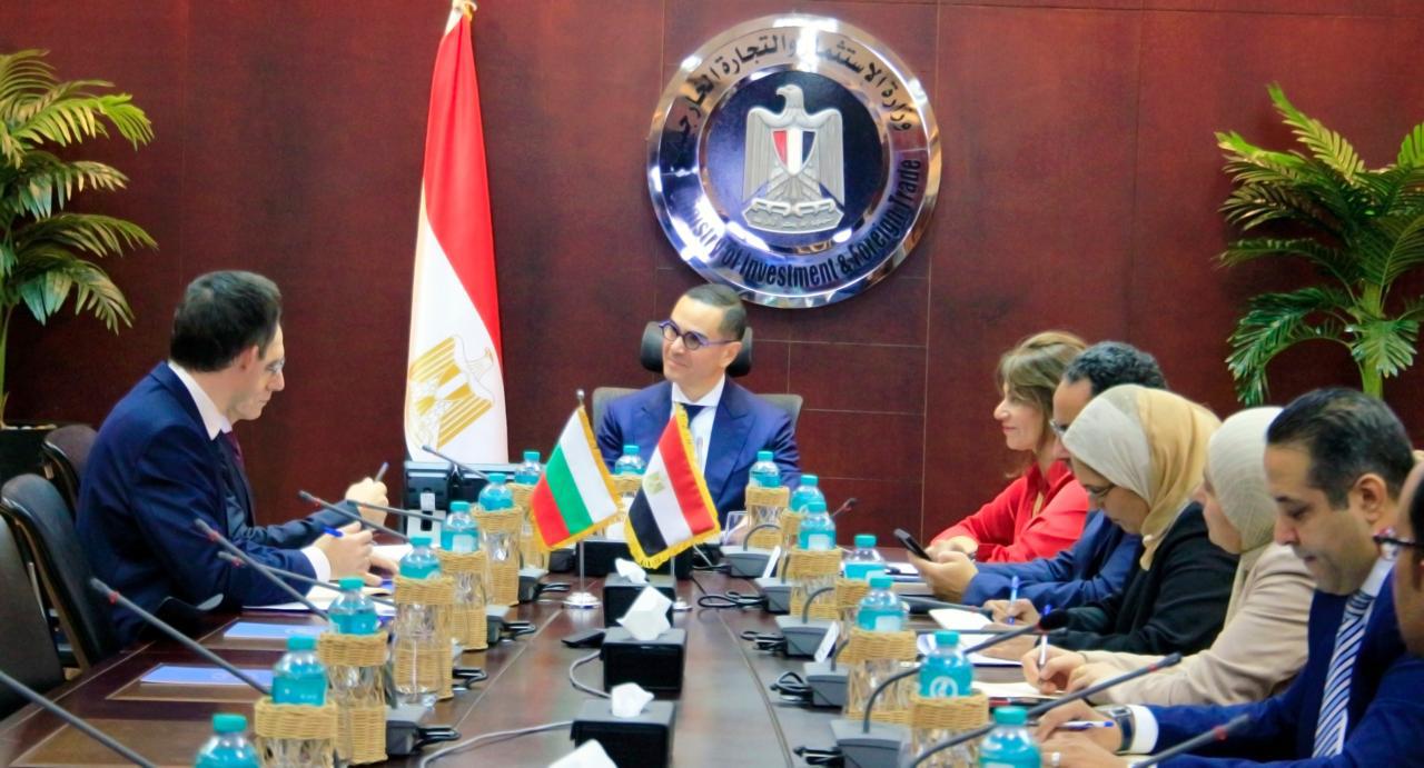 وزير الاستثمار يلتقي سفير بلغاريا بالقاهرة