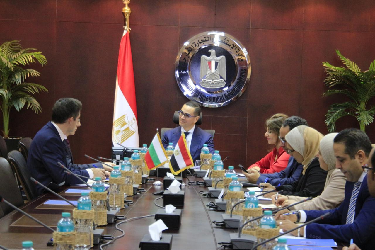 وزير الاستثمار يلتقي سفير بلغاريا بالقاهرة