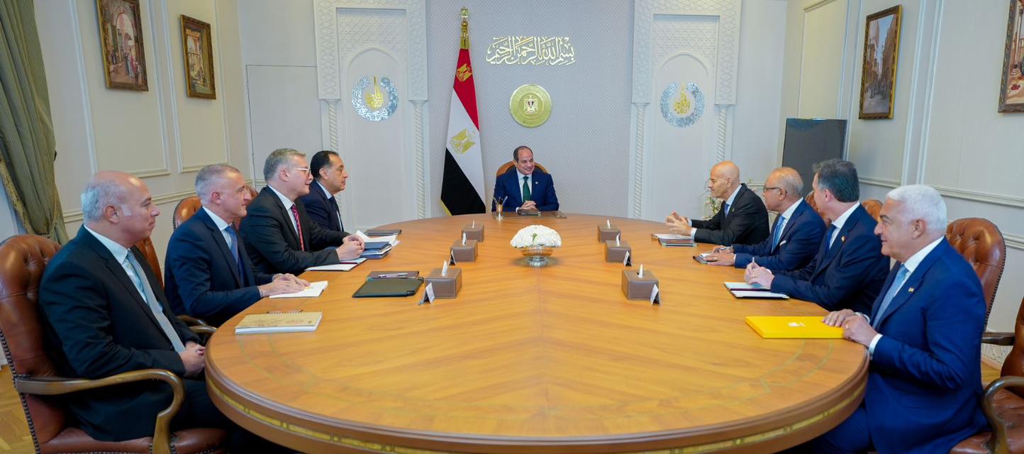 الرئيس السيسي يجتمع مع الرئيس التنفيذي لشركة إيني الإيطالية