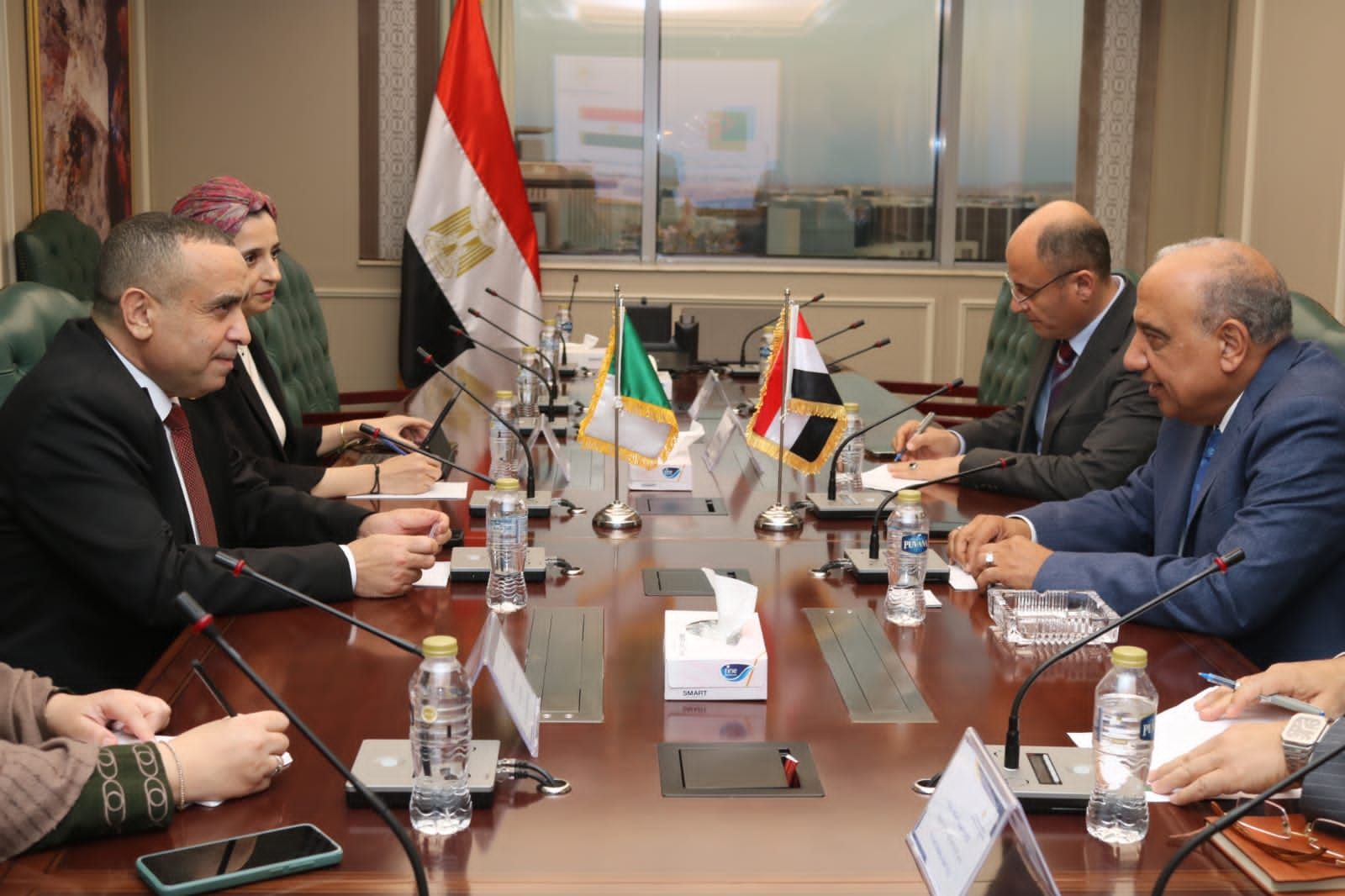 وزير الكهرباء مع وزير الطاقة بجمهورية الجزائر