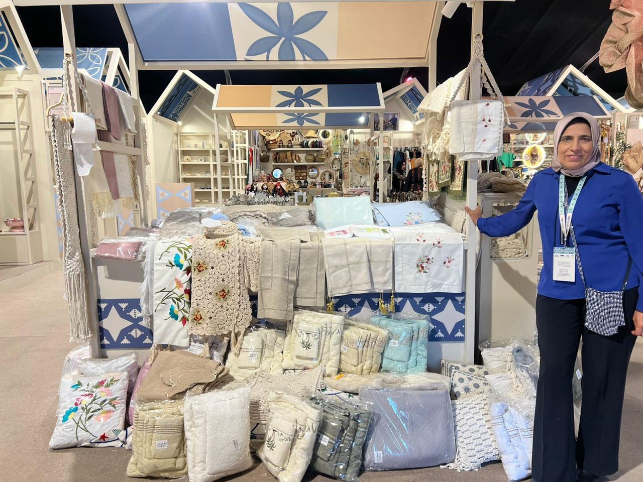 شباب جهاز تنمية المشروعات في معرض بنان السعودي