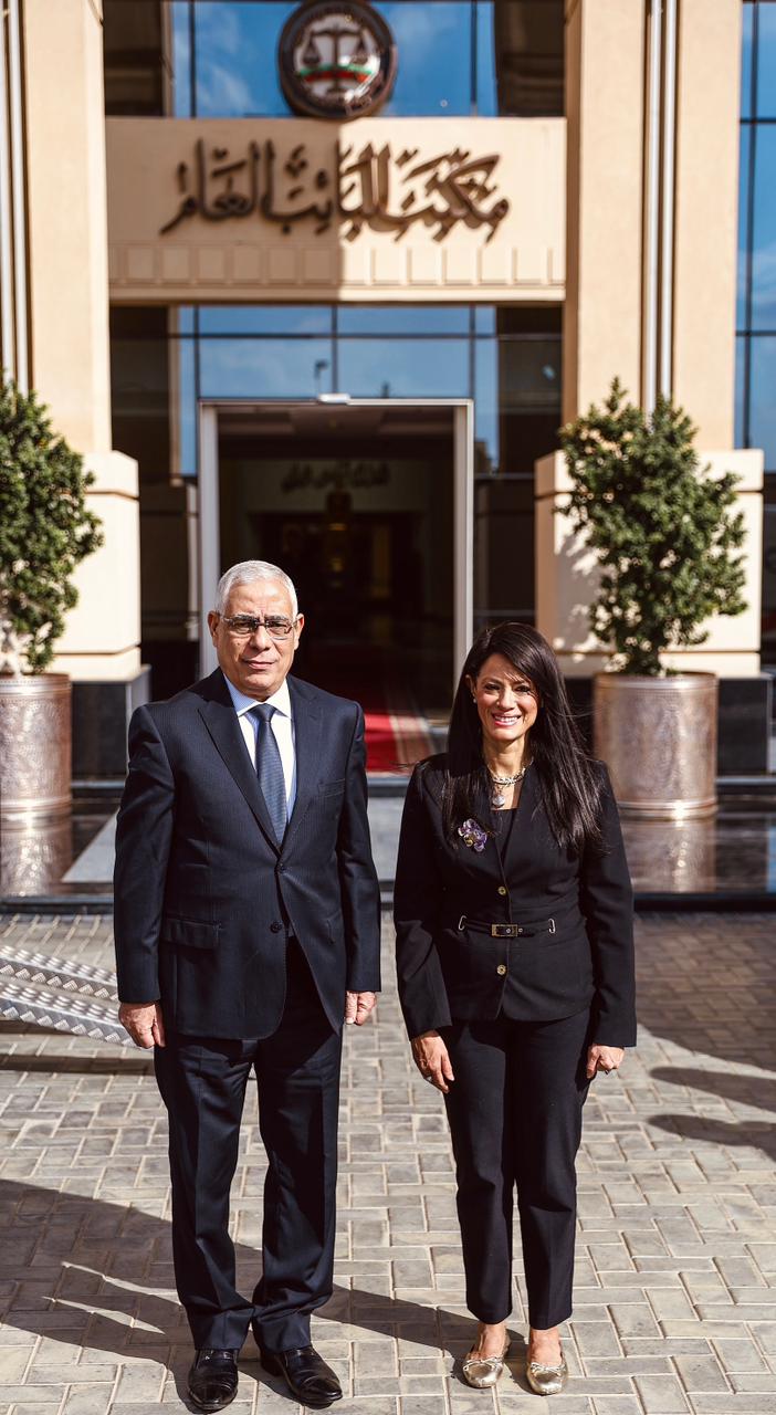 المشاط والنائب العام يشهدان تسليم 17 مركزًا تكنولوجيا متنقلا