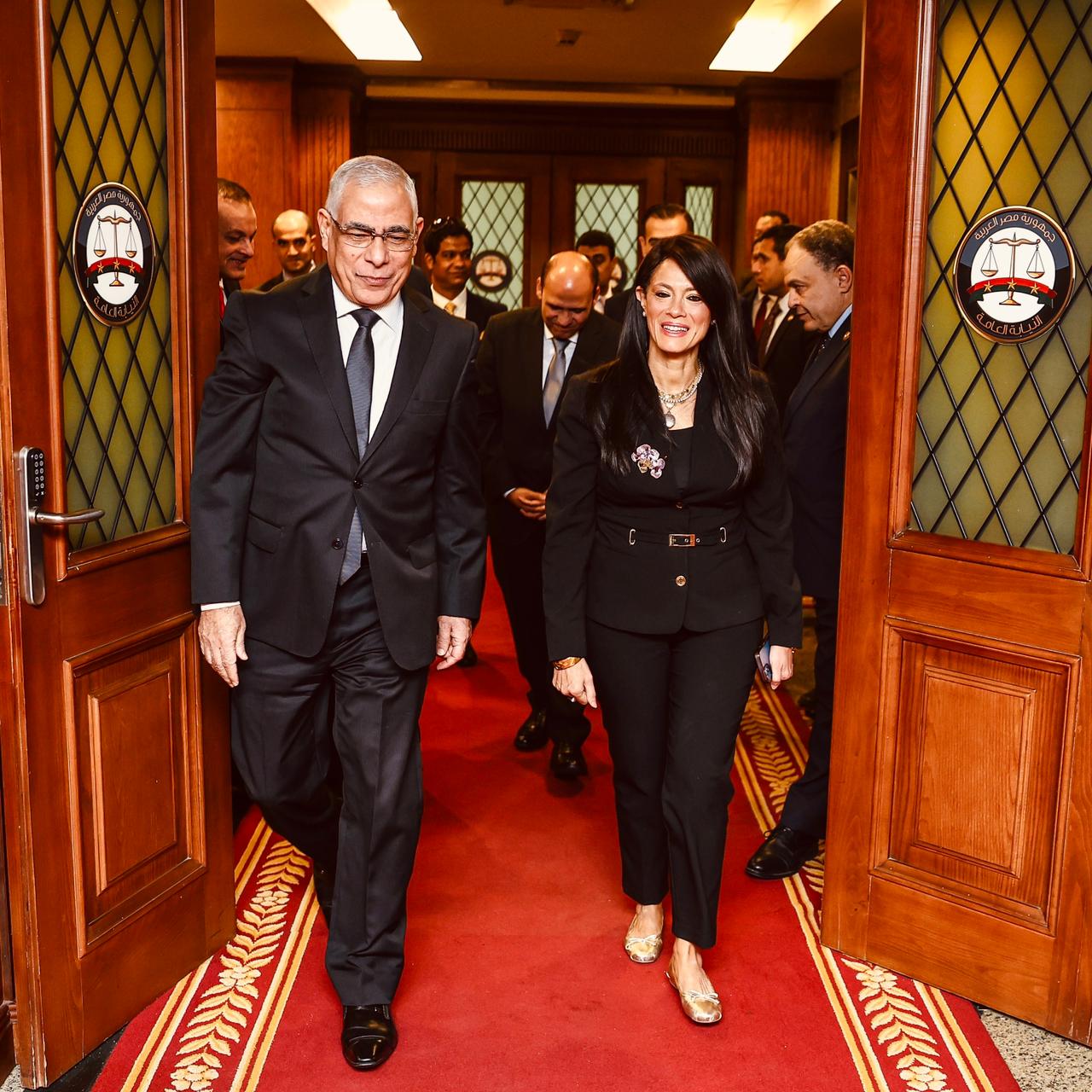 المشاط والنائب العام يشهدان تسليم 17 مركزًا تكنولوجيا متنقلا