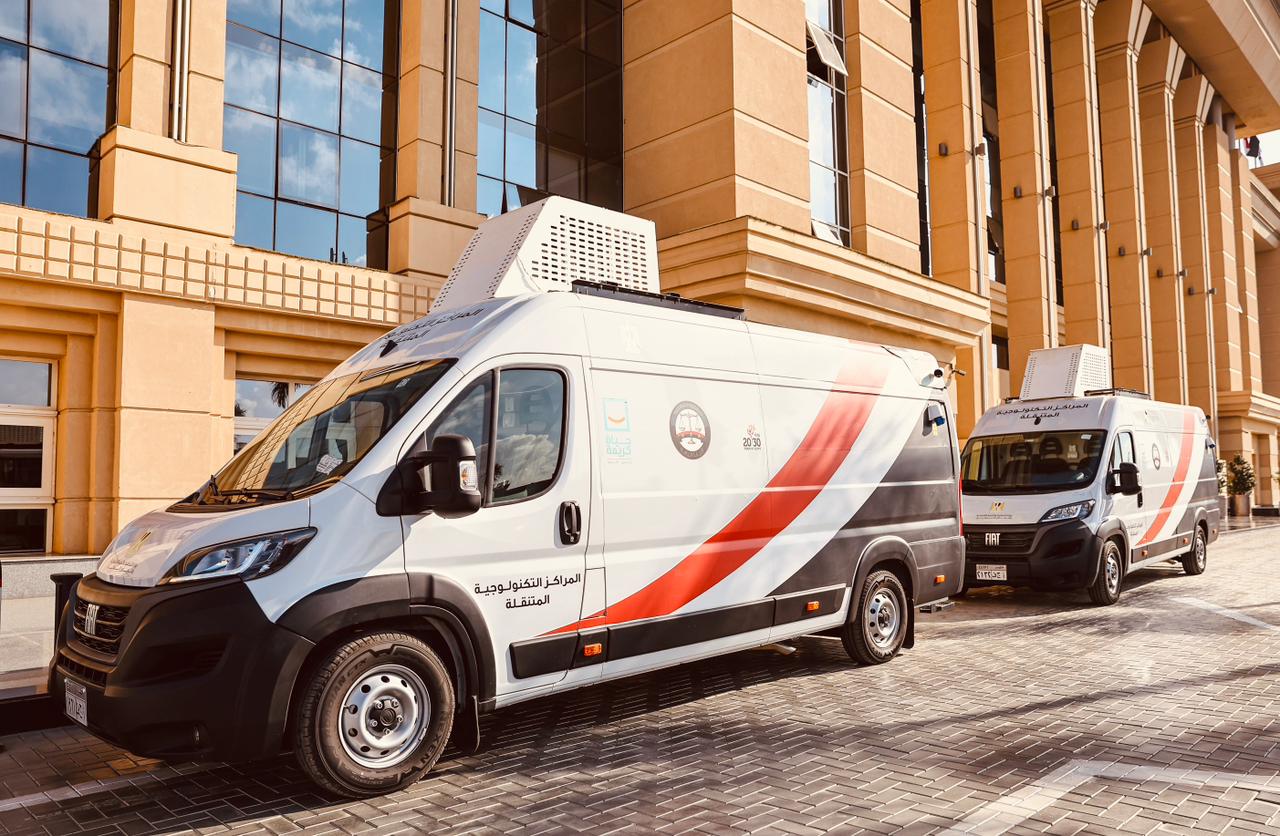 المشاط والنائب العام يشهدان تسليم 17 مركزًا تكنولوجيا متنقلا