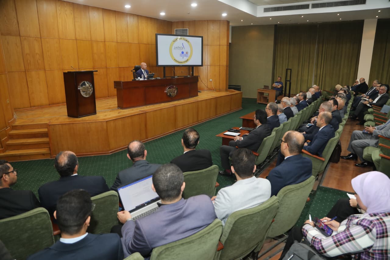 الوزير يجتمع مع 23 شركة لمصنعي الاتوبيسات والمركبات