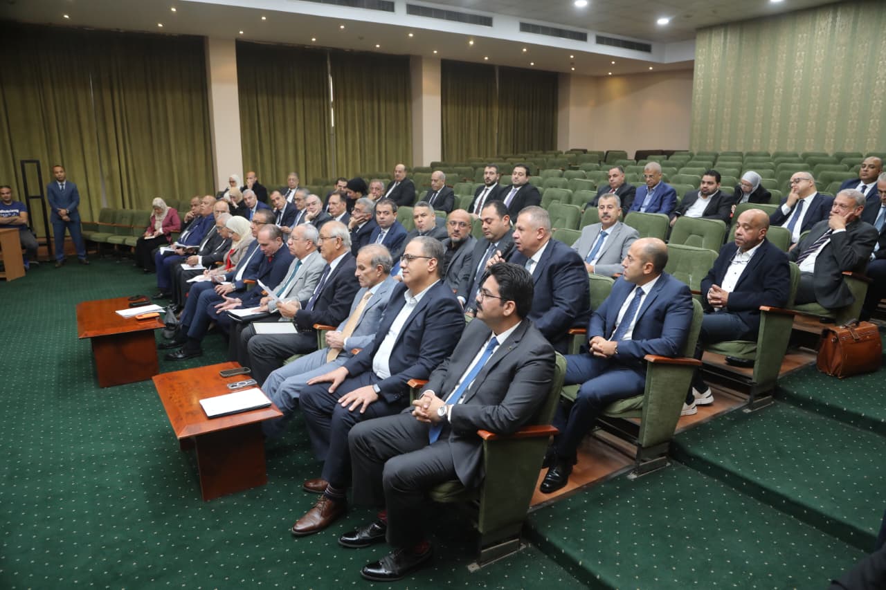 الوزير يجتمع مع 23 شركة لمصنعي الاتوبيسات والمركبات