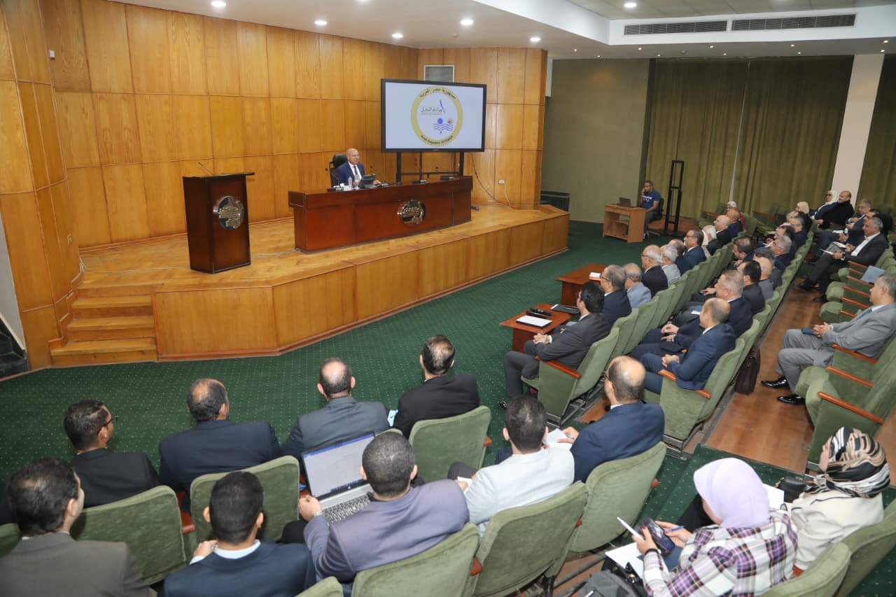 الوزير يجتمع مع 23 شركة لمصنعي الاتوبيسات والمركبات