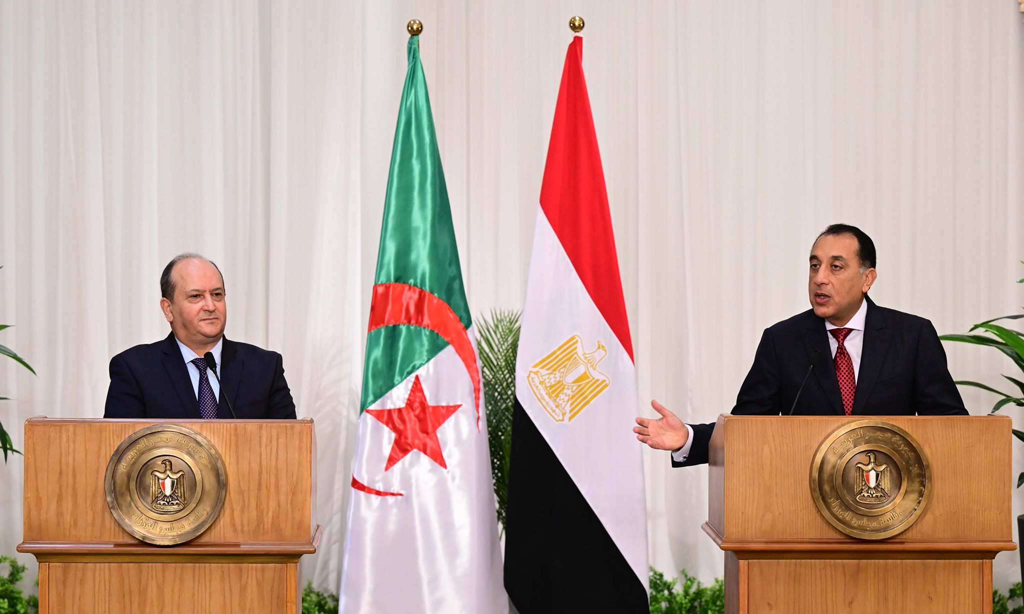 المؤتمر الصحفي لرئيس الوزراء مع نظيره الجزائري