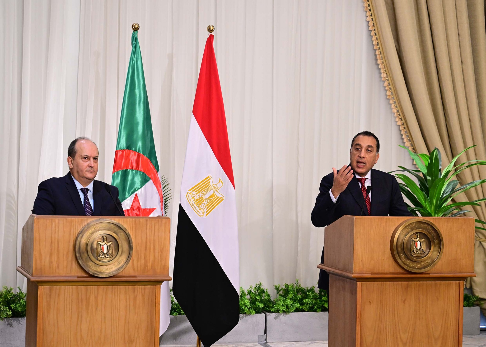 المؤتمر الصحفي لرئيس الوزراء مع نظيره الجزائري