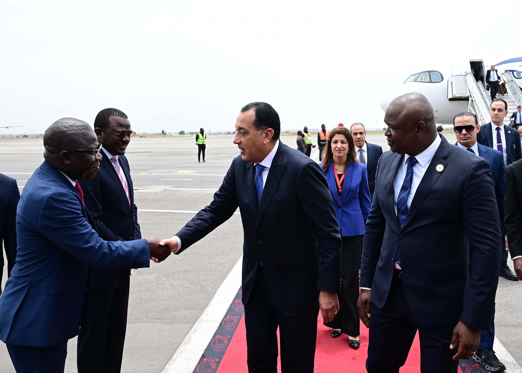 رئيس الوزراء يصل إلى جمهورية أنجولا