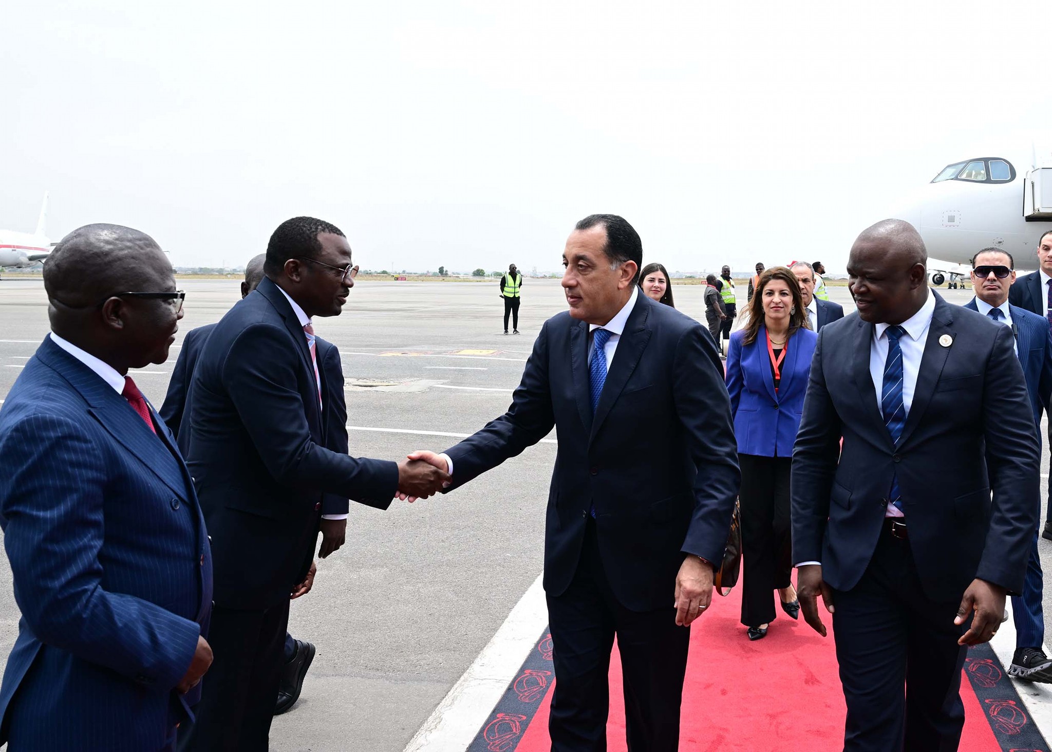 رئيس الوزراء يصل إلى جمهورية أنجولا
