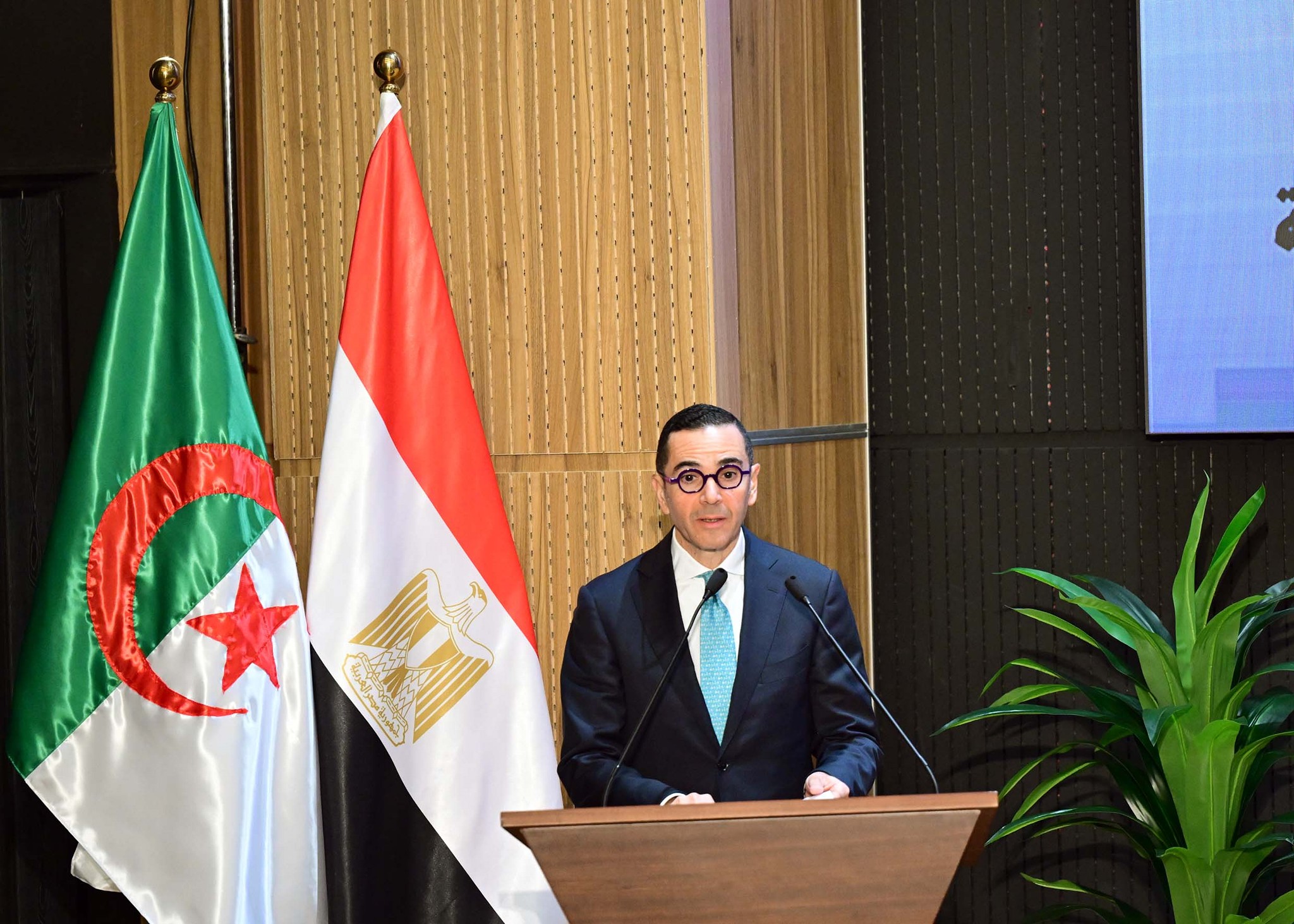 وزير الاستثمار خلال فعاليات منتدى الأعمال المصري الجزائري