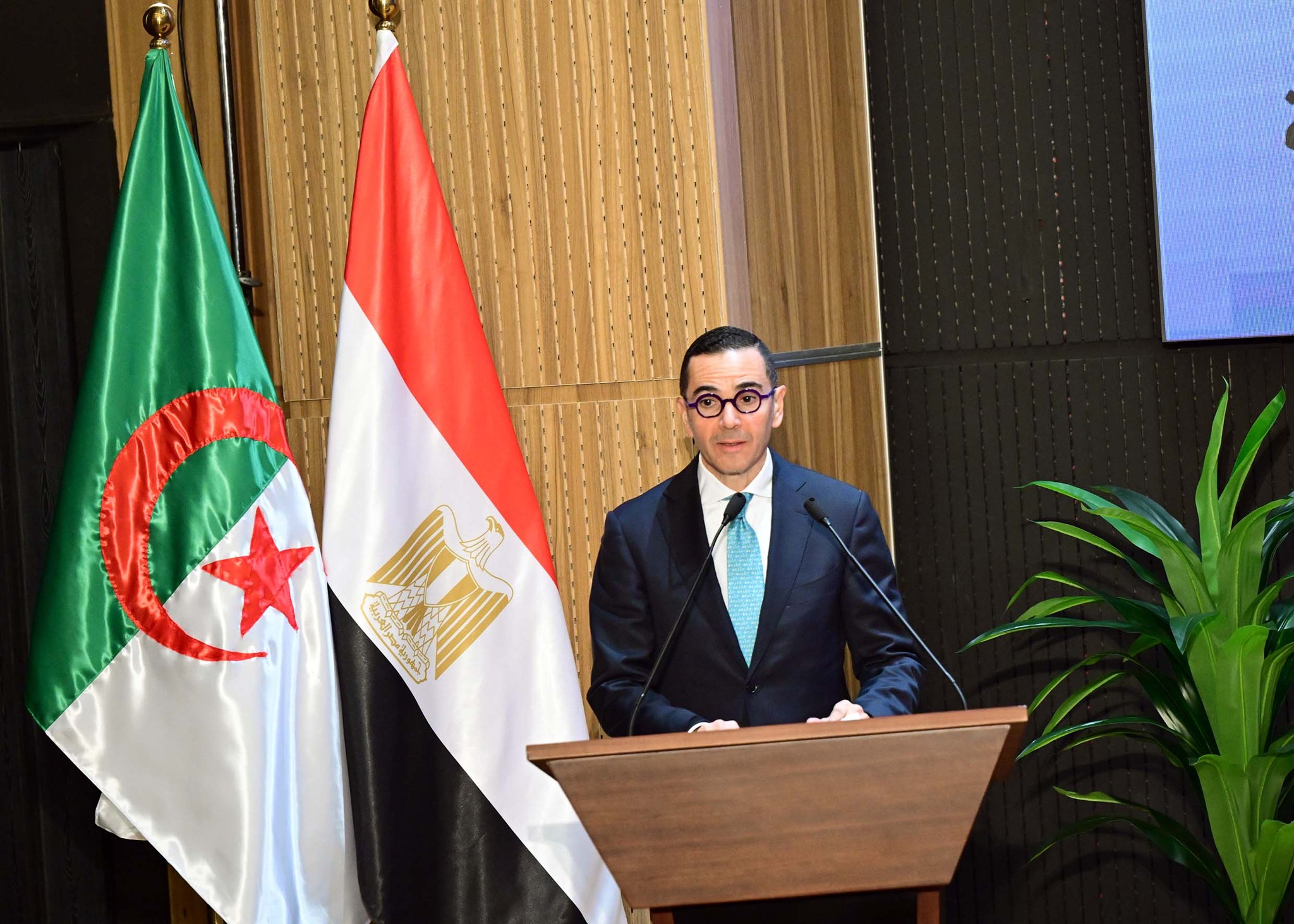 وزير الاستثمار خلال فعاليات منتدى الأعمال المصري الجزائري